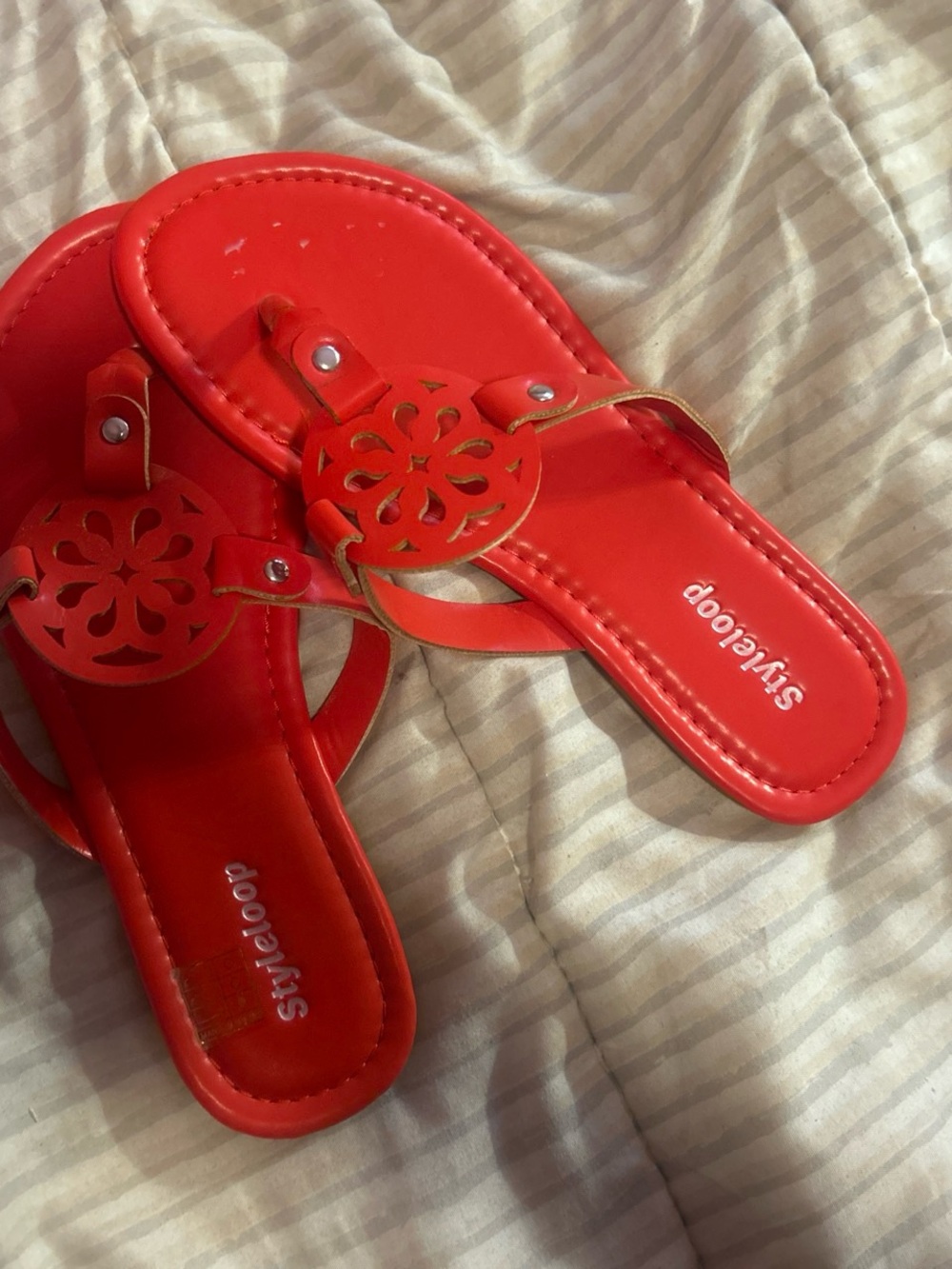 SHEIN Red Decorative Cutout Thong Sandals